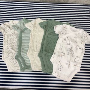 Simple Joys by Carter’s 5-Pack of Side Snap Bodysuits 0-3M